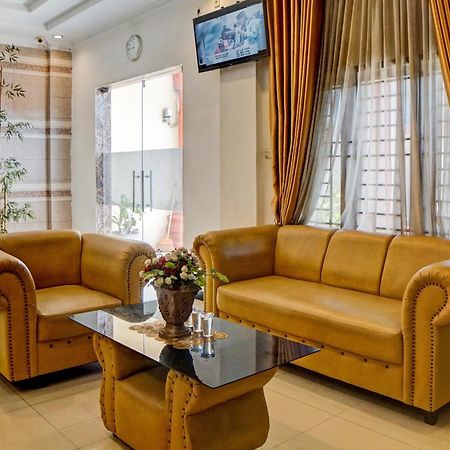 Oyo 92638 Jr Residence Syariah Медан Екстериор снимка