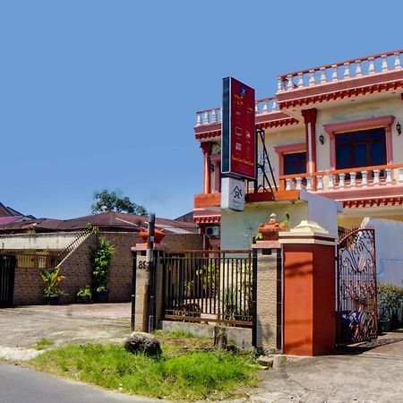 Oyo 92638 Jr Residence Syariah Медан Екстериор снимка