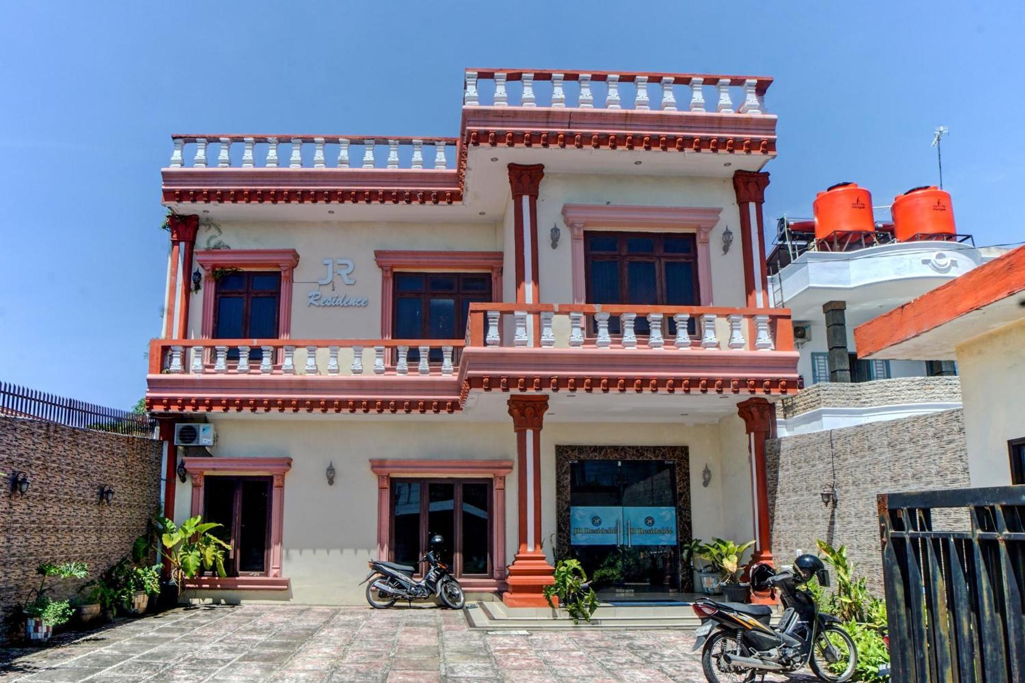 Oyo 92638 Jr Residence Syariah Медан Екстериор снимка