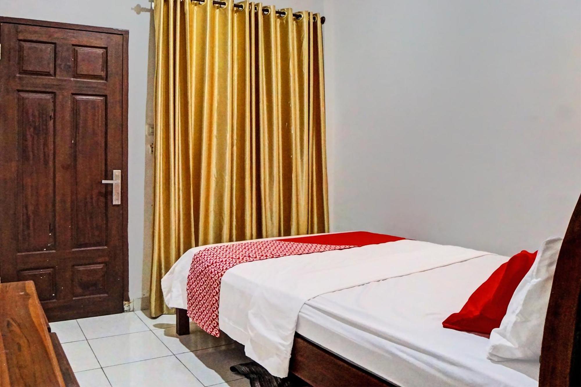 Oyo 92638 Jr Residence Syariah Медан Екстериор снимка