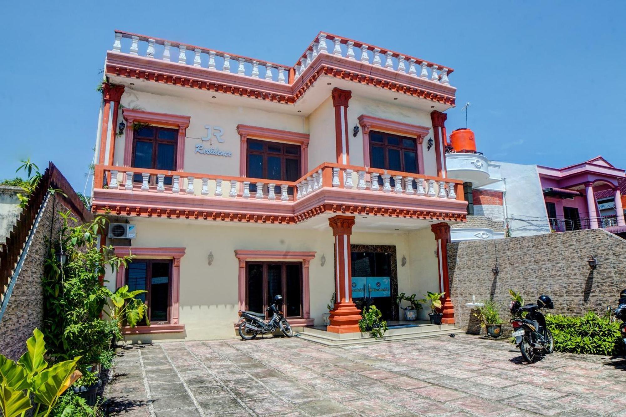 Oyo 92638 Jr Residence Syariah Медан Екстериор снимка