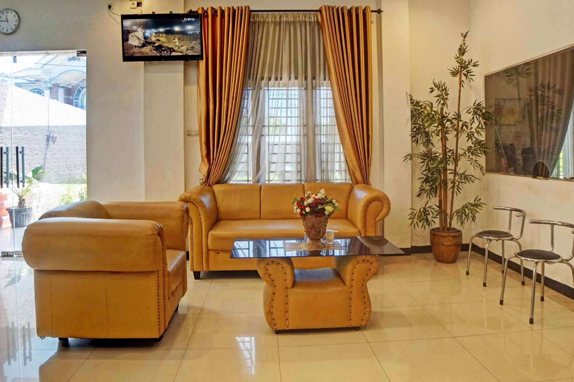 Oyo 92638 Jr Residence Syariah Медан Екстериор снимка